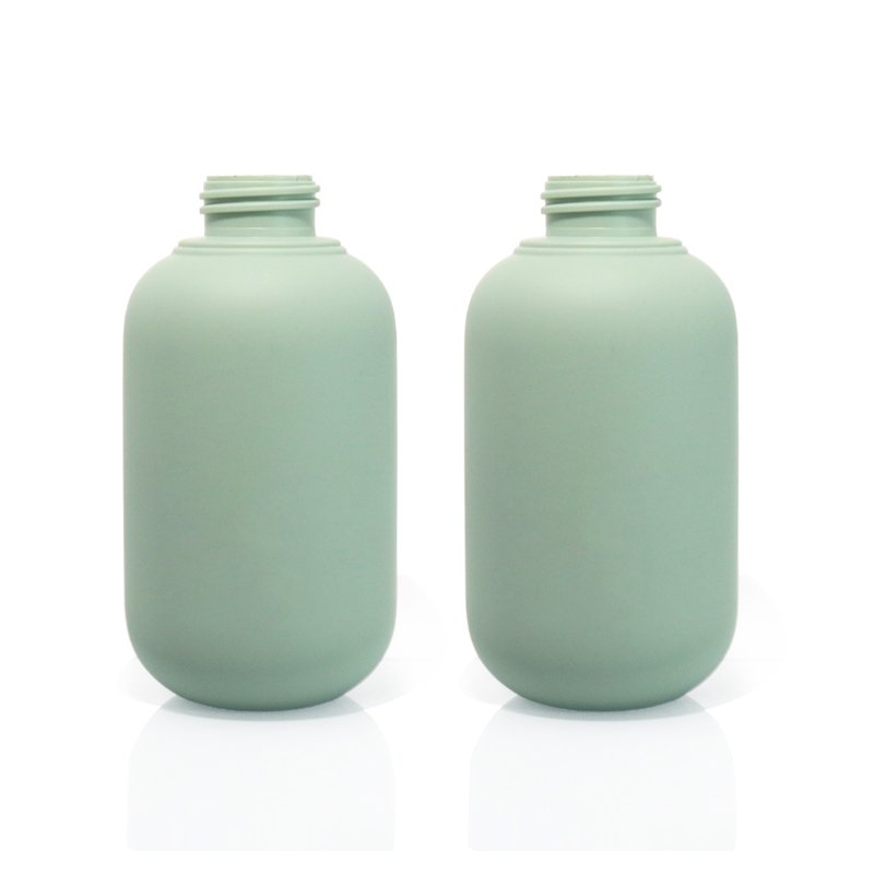 A 400ml cosmetic bottle photographed against a neutral background, representative of the PET, HDPE or PETG bottles where flash, gate marks and blow-pin rings are inspected at the line